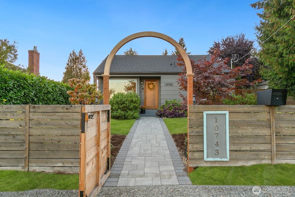 Photo of 10743 Fremont Avenue N, Seattle, WA 98133 (MLS # 2433957)