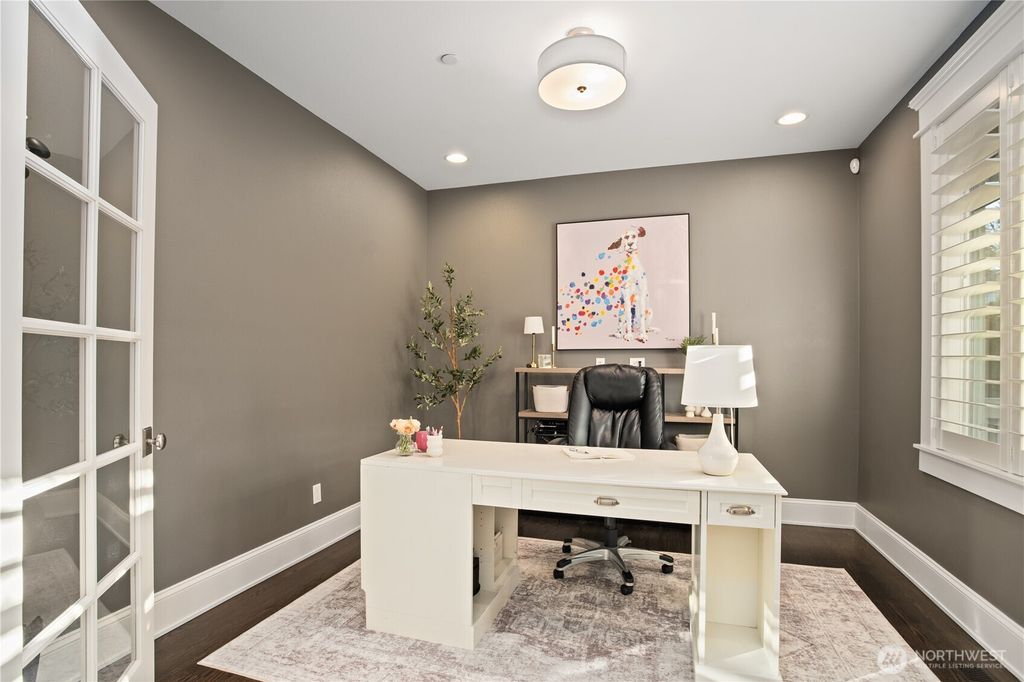 Photo of 8612 SE 36th Street, Mercer Island, WA 98040 (MLS # 2489686)