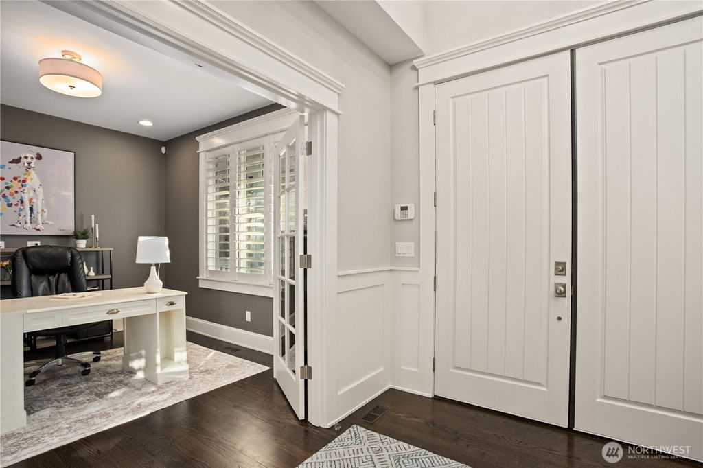 Photo of 8612 SE 36th Street, Mercer Island, WA 98040 (MLS # 2489686)