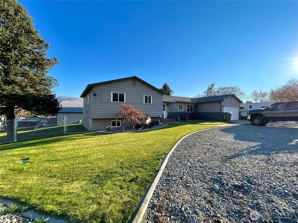 Photo of 1180 4th Avenue N, Okanogan, WA 98840 (MLS # 2457038)