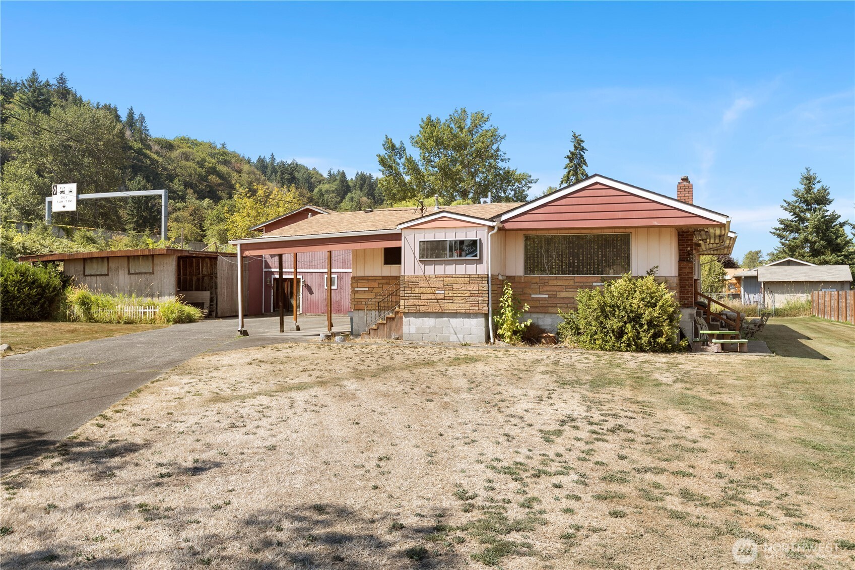 27 2nd Avenue N