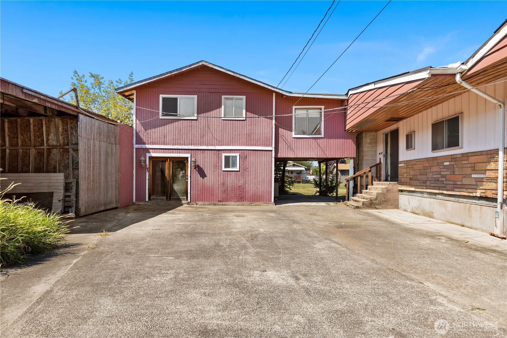 27 2nd Avenue N