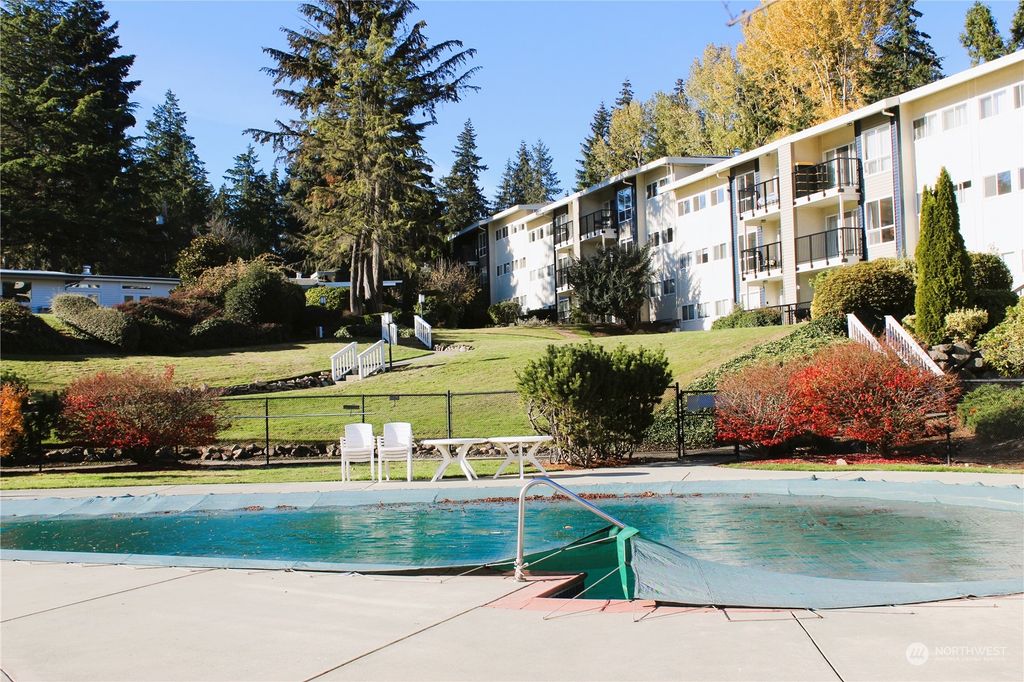 Photo of 12701 NE 9th Place #D305, Bellevue, WA 98005 (MLS # 2018761)