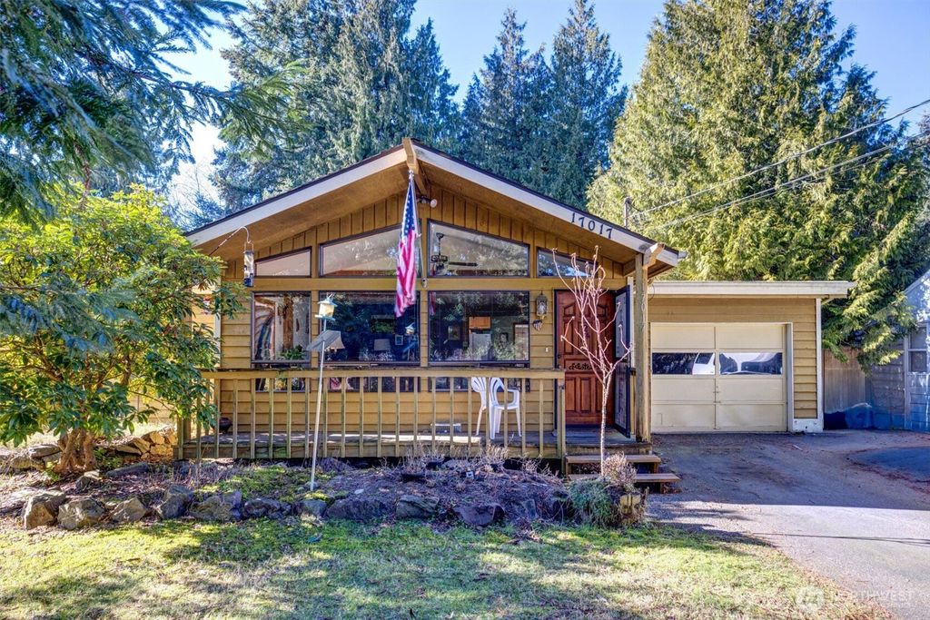 Photo of 17017 10th Avenue NE, Shoreline, WA 98155 (MLS # 2412226)