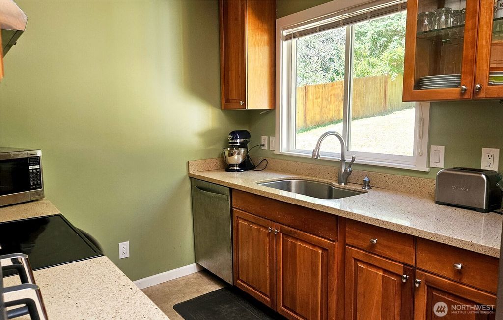 Photo of 17017 10th Avenue NE, Shoreline, WA 98155 (MLS # 2412226)
