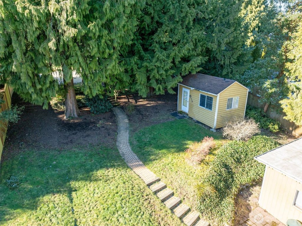 Photo of 17017 10th Avenue NE, Shoreline, WA 98155 (MLS # 2412226)