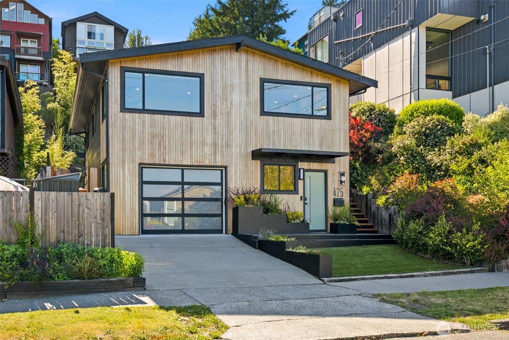 Photo of 425 26th Avenue E, Seattle, WA 98112 (MLS # 2560219)