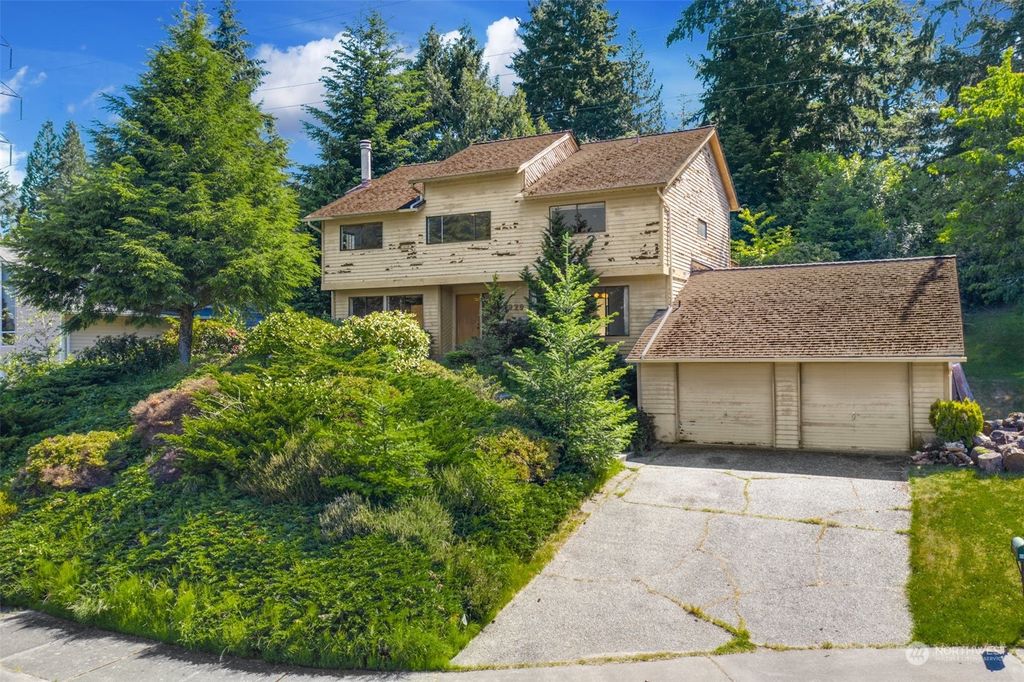 Photo of 4920 123rd Place SE, Bellevue, WA 98006 (MLS # 2078165)
