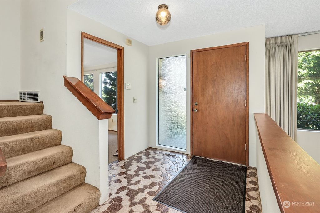 Photo of 4920 123rd Place SE, Bellevue, WA 98006 (MLS # 2078165)