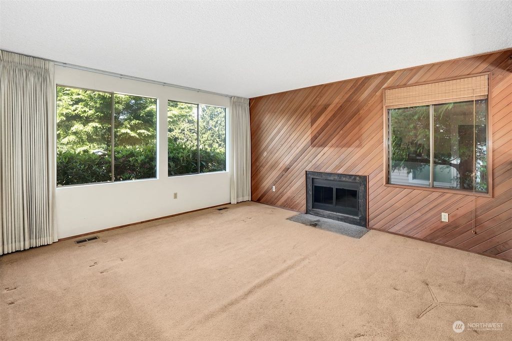 Photo of 4920 123rd Place SE, Bellevue, WA 98006 (MLS # 2078165)