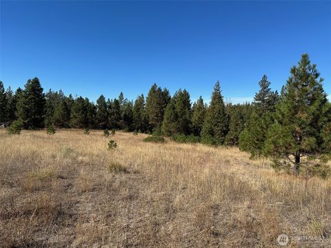 Photo of 1 Garrison Road, Goldendale, WA 98620 (MLS # 2452230)
