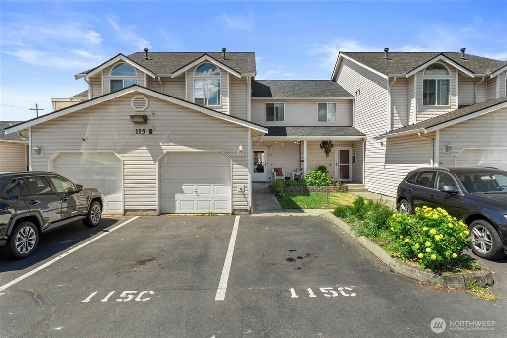 Photo of 115 21st Street SE #C, Auburn, WA 98002 (MLS # 2552343)