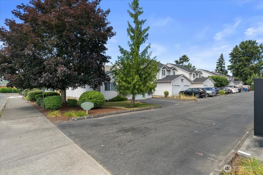 Photo of 115 21st Street SE #C, Auburn, WA 98002 (MLS # 2552343)