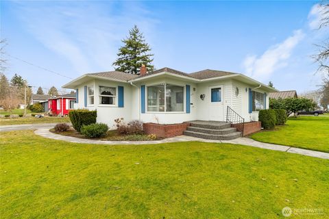 Photo of 1416 Front Street, Lynden, WA 98264 (MLS # 2486185)