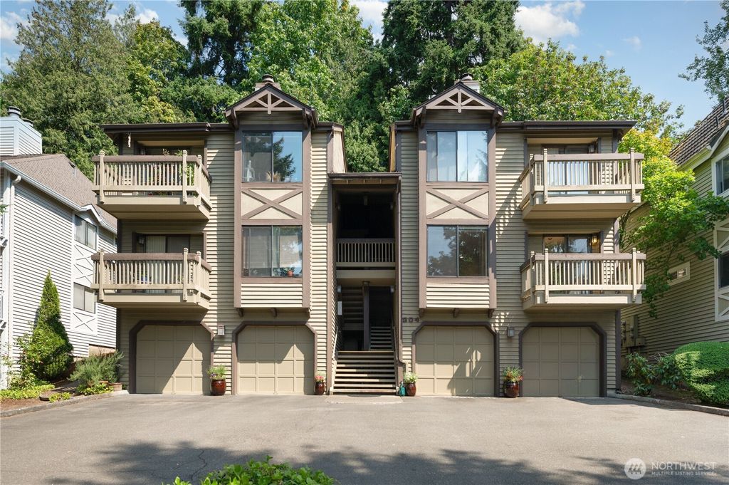 Photo of 304 10th Street, Kirkland, WA 98033 (MLS # 2423157)