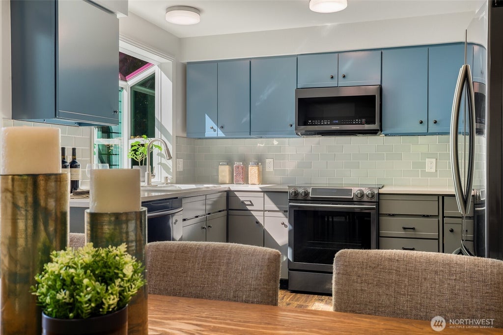 Photo of 13715 26th Avenue NE, Seattle, WA 98125 (MLS # 2572363)