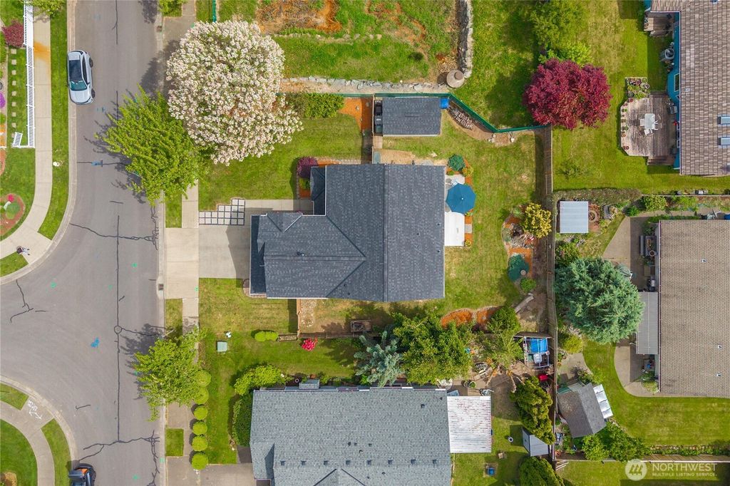 Photo of 15902 65th Street Ct E, Sumner, WA 98390 (MLS # 2520744)