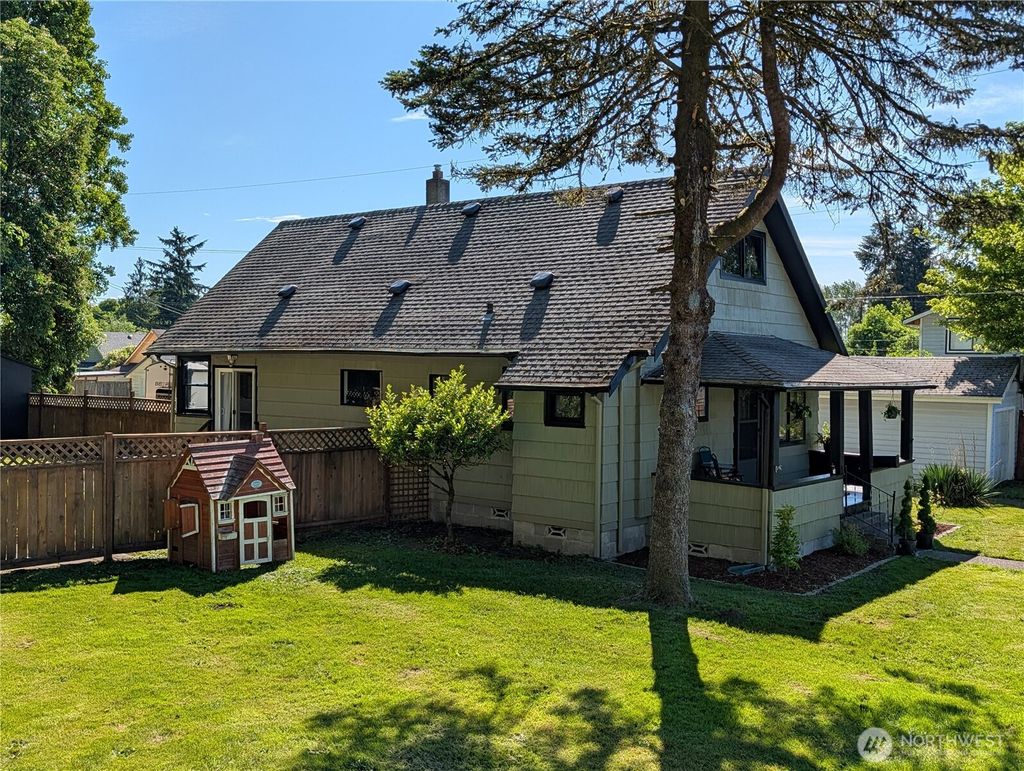 Photo of 512 E Pear Street, Centralia, WA 98531 (MLS # 2530380)