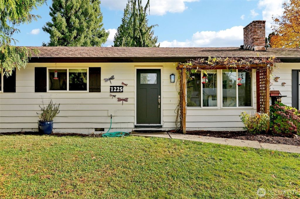 Photo of 1225 Hillcrest Drive, Snohomish, WA 98290 (MLS # 2449402)