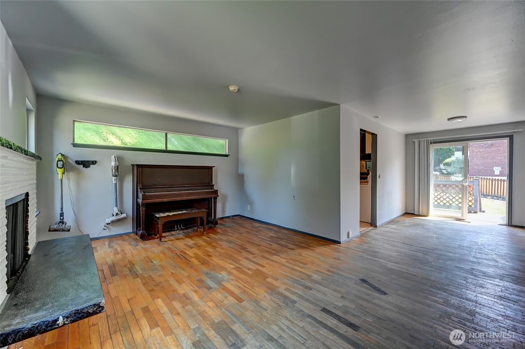 Photo of 9216 36th Avenue SW, Seattle, WA 98126 (MLS # 2383047)