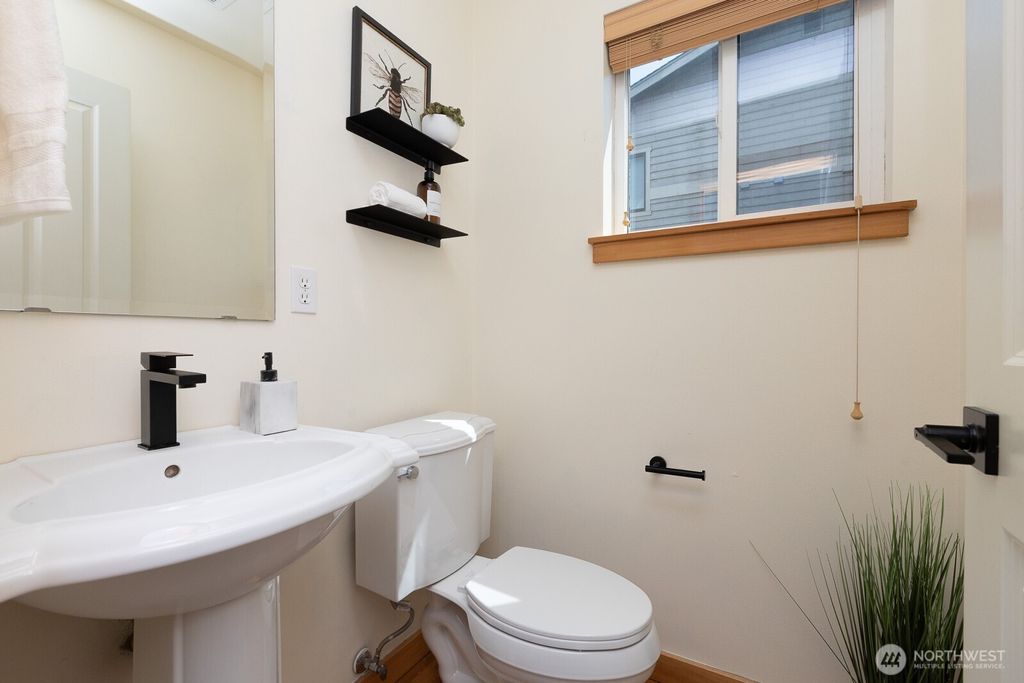 listing image 9369706803362305561