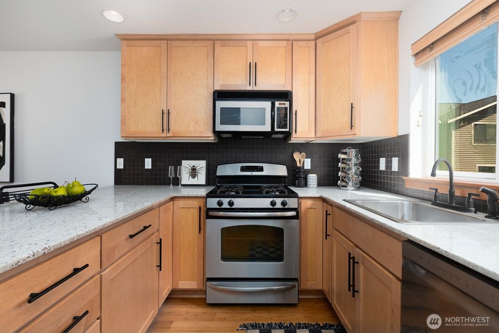 listing image 9363789848663383293