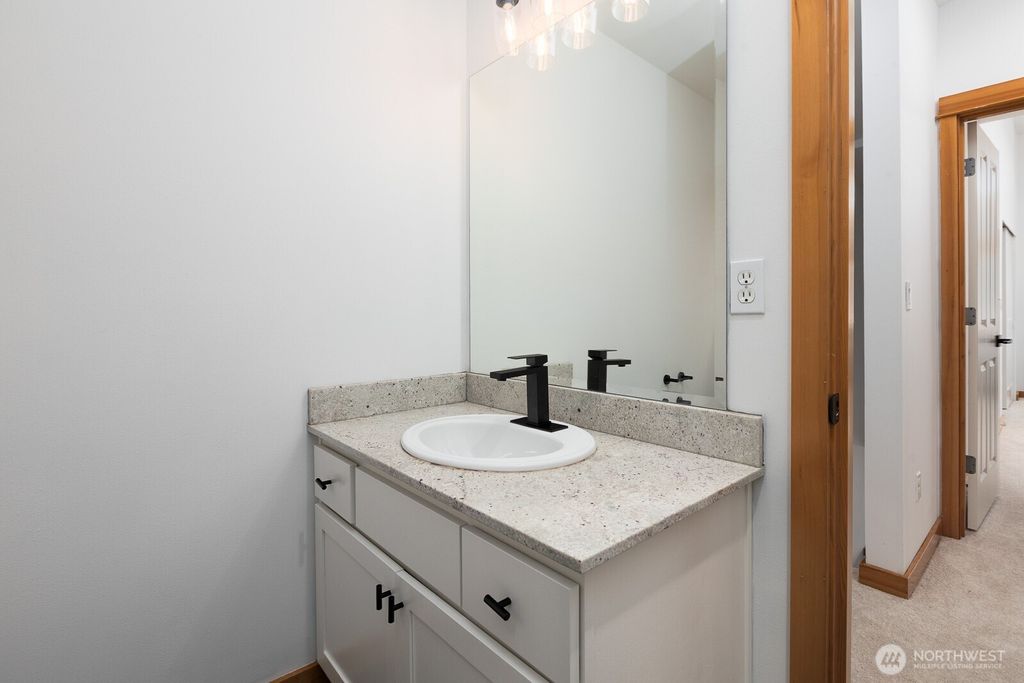 listing image 9362559004745550503