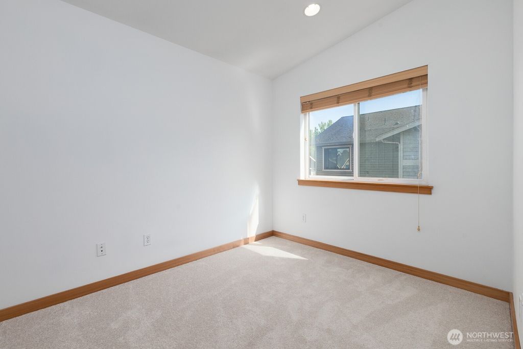 listing image 9360136863951409949