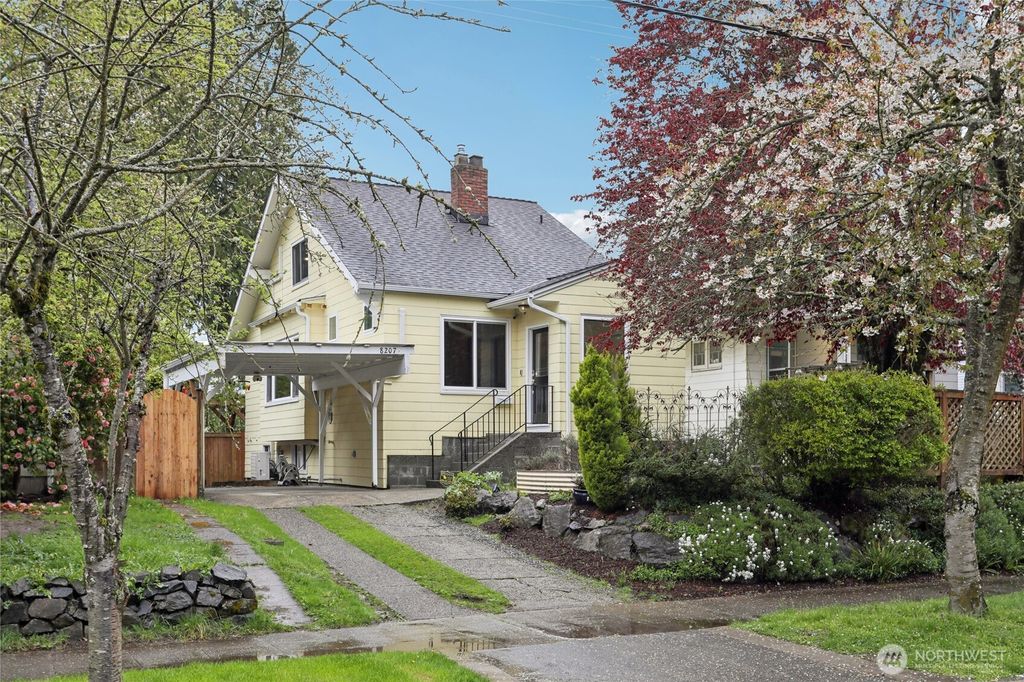 Photo of 8207 Meridian Avenue N, Seattle, WA 98103 (MLS # 2509590)