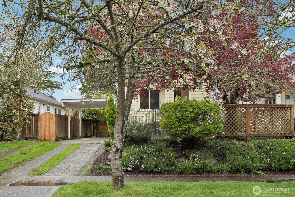 Photo of 8207 Meridian Avenue N, Seattle, WA 98103 (MLS # 2509590)