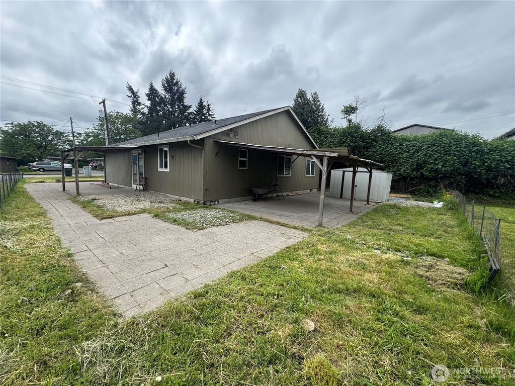 Photo of 95 Barnes Street, Kelso, WA 98626 (MLS # 2518496)