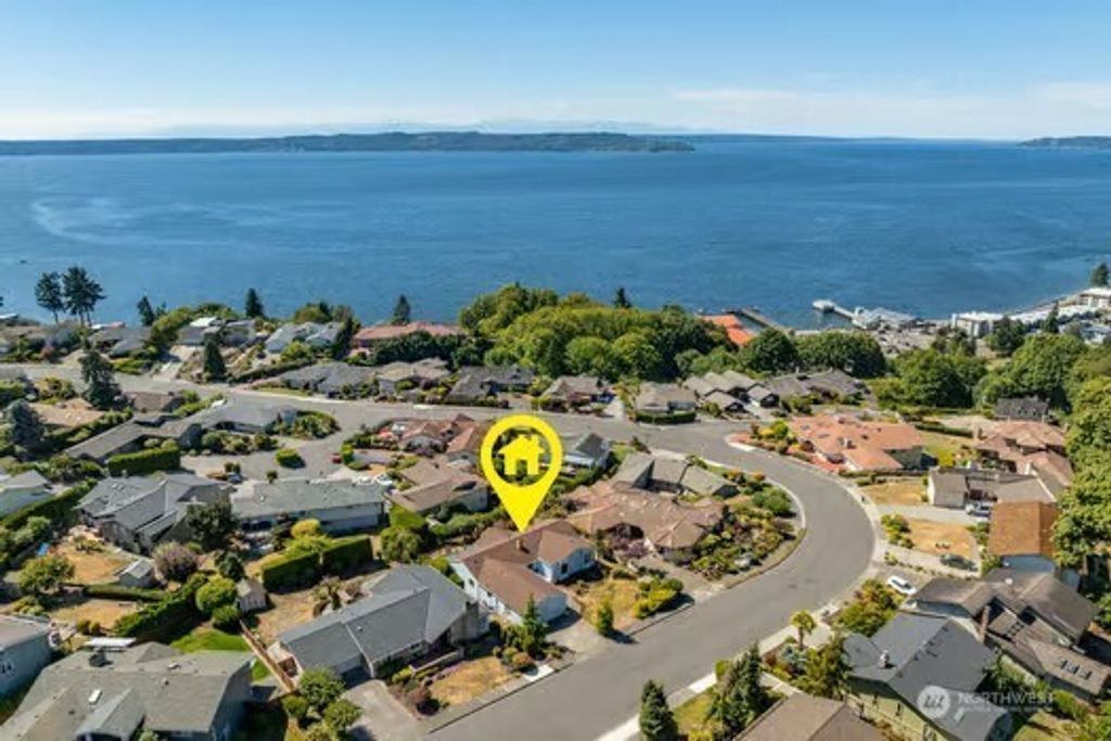 Photo of 28635 11th Avenue S, Federal Way, WA 98003 (MLS # 2404018)