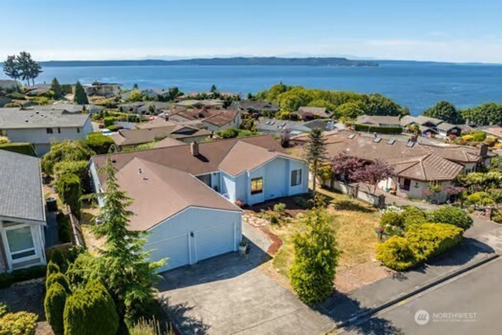 Photo of 28635 11th Avenue S, Federal Way, WA 98003 (MLS # 2404018)
