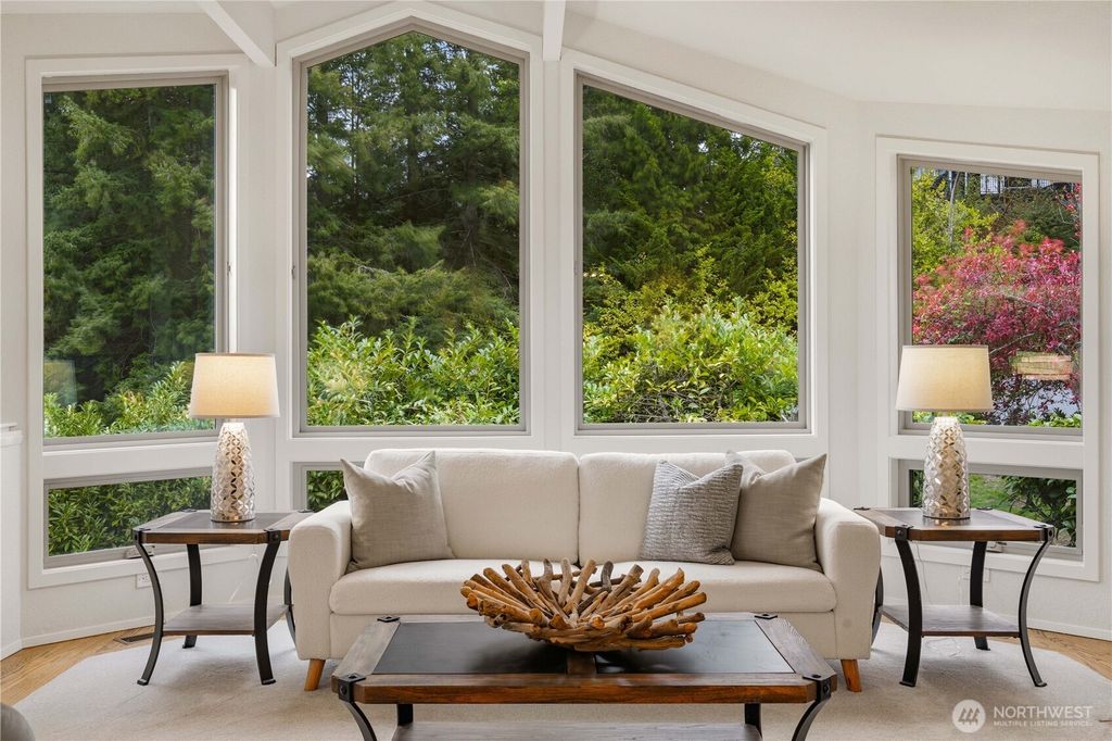 Photo of 5701 137th Place SE, Bellevue, WA 98006 (MLS # 2510704)