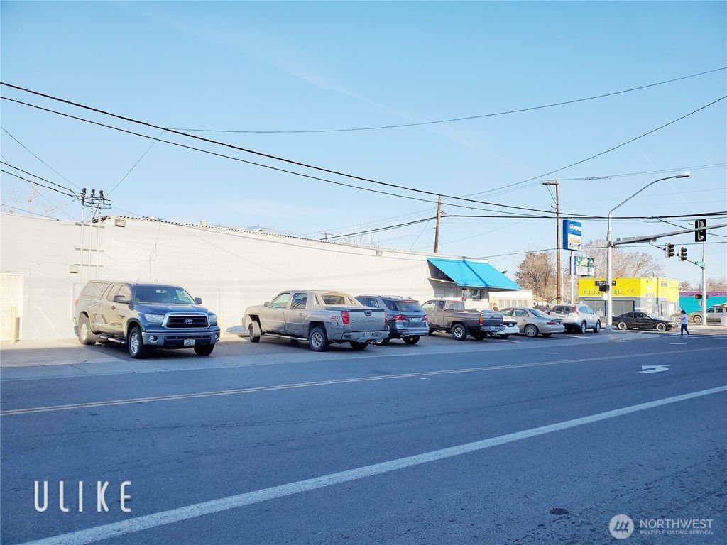 Photo of 4641 N Track Road, Wapato, WA 98951 (MLS # 2502702)