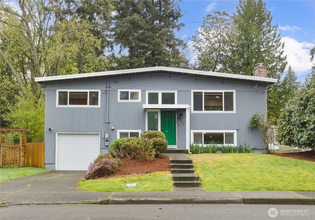 Photo of 12808 SE 158th St St, Renton, WA 98058 (MLS # 2513155)