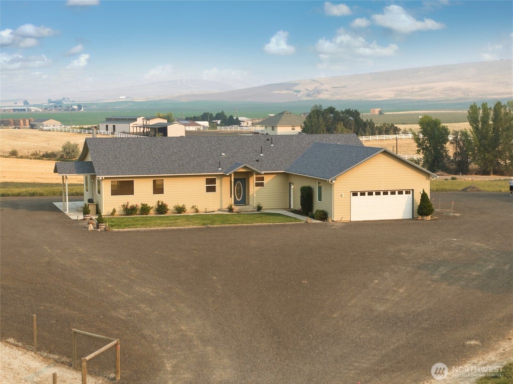 Photo of 711 Watson Loop LOOP, Touchet, WA 99360 (MLS # 2556746)