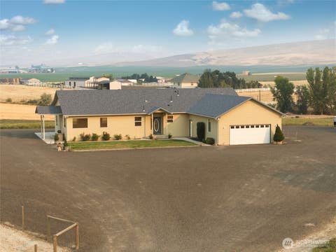 Photo of 711 Watson Loop LOOP, Touchet, WA 99360 (MLS # 2556746)