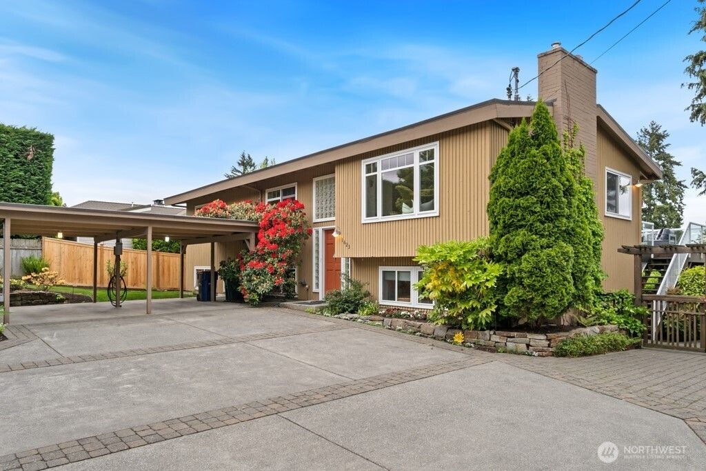 Photo of 1623 2nd Street, Kirkland, WA 98033 (MLS # 2523520)