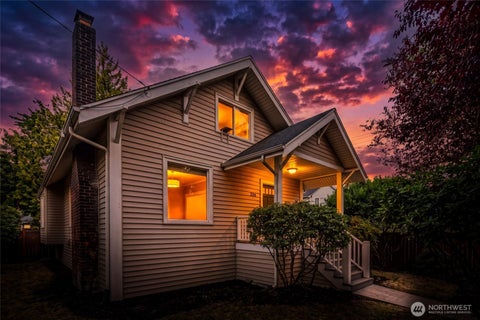 Photo of 256 NE 50th Street, Seattle, WA 98105 (MLS # 2590665)