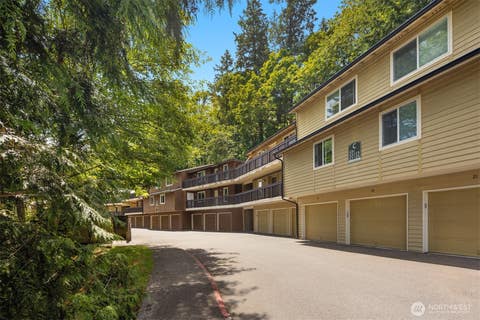 Photo of 515 Newport Way NW #B3, Issaquah, WA 98027 (MLS # 2538040)