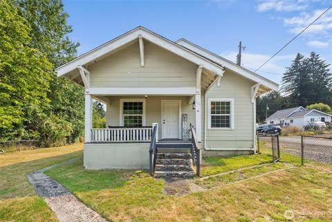 Photo of 2101 Henkle Street, Raymond, WA 98577 (MLS # 2564177)