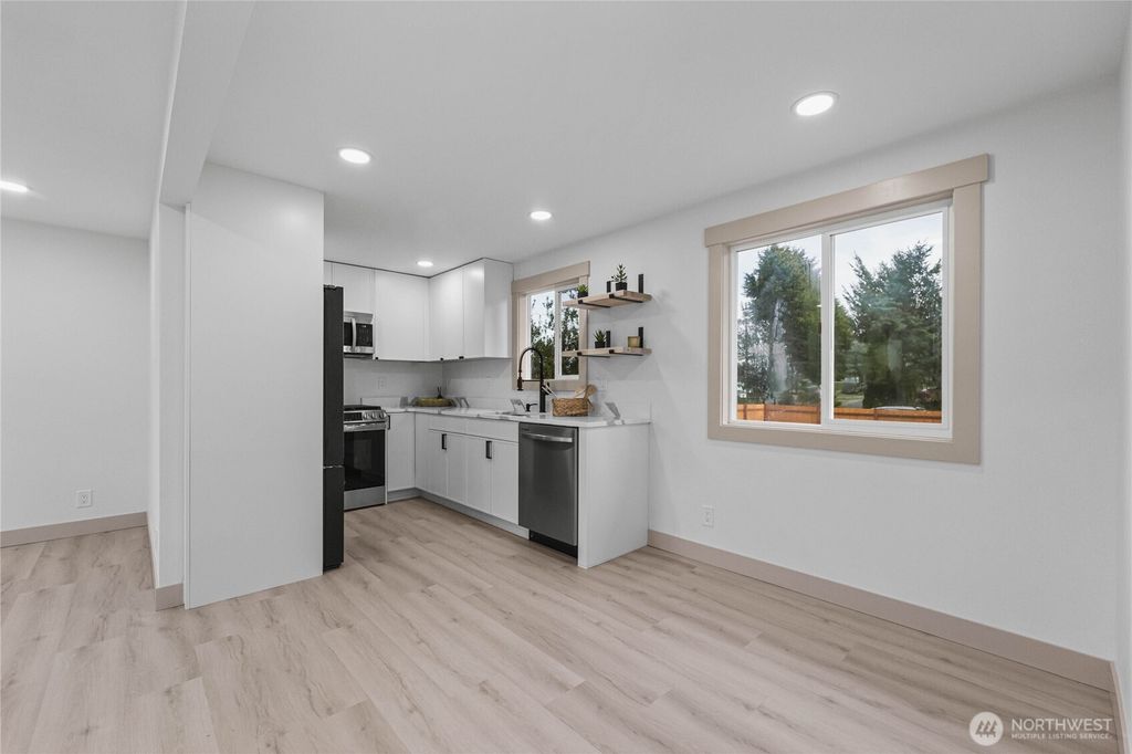 Photo of 903 SW 102nd Street, Seattle, WA 98146 (MLS # 2361349)