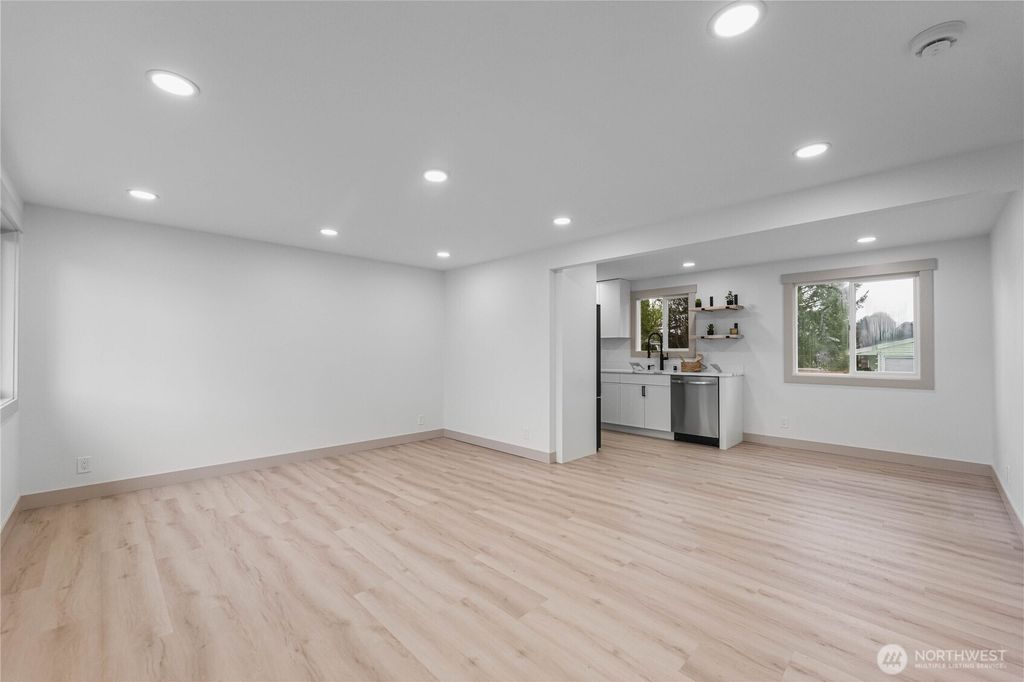 Photo of 903 SW 102nd Street, Seattle, WA 98146 (MLS # 2361349)