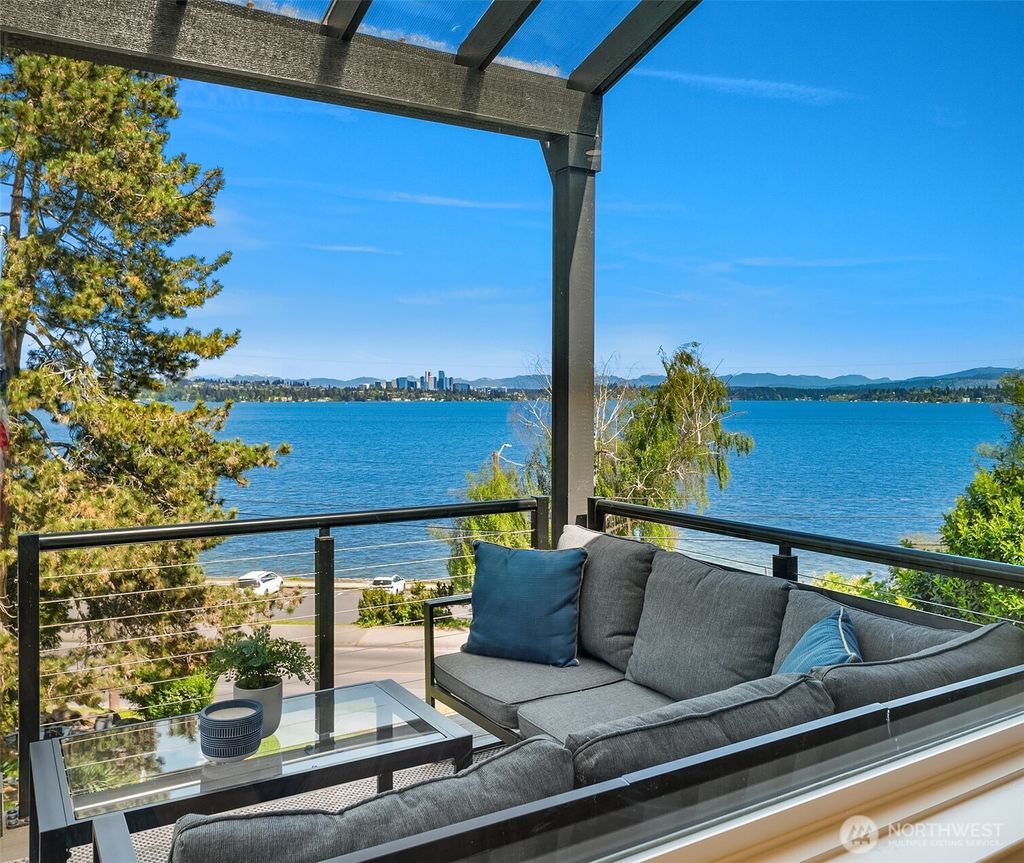 Photo of 601 Fullerton Avenue, Seattle, WA 98122 (MLS # 2522785)