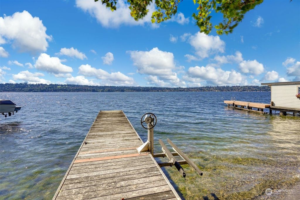 Photo of 11531 Holmes Point Drive NE, Kirkland, WA 98034 (MLS # 2234958)