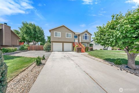 Photo of 2427 Bellanca Ct Ct, East Wenatchee, WA 98802 (MLS # 2389448)