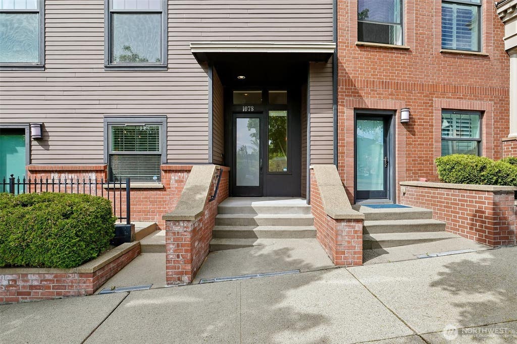 Photo of 1078 NE High Street #10, Issaquah, WA 98029 (MLS # 2547576)