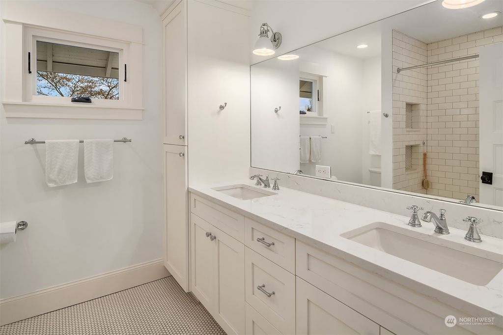 listing image 9368691338650404012