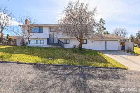 Photo of 32 Diamond Street, Electric City, WA 99123 (MLS # 2560631)